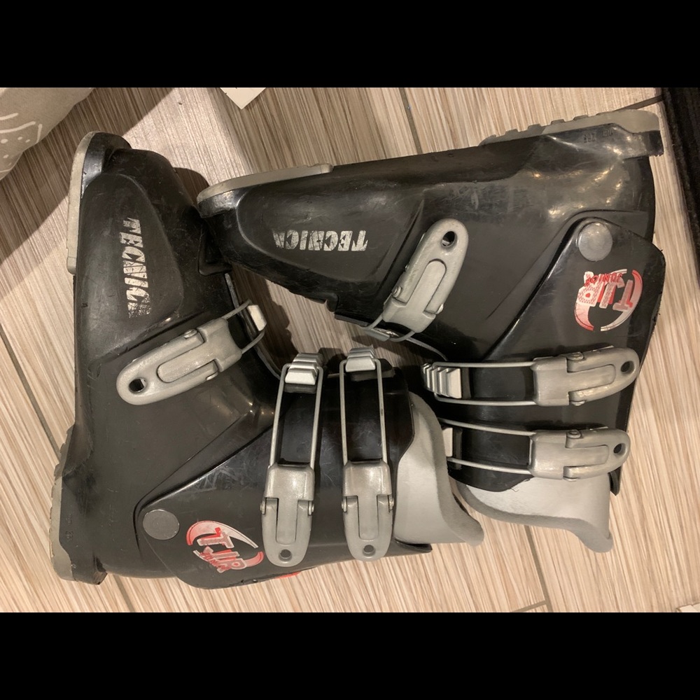 Technica Ski boots size 4 kids